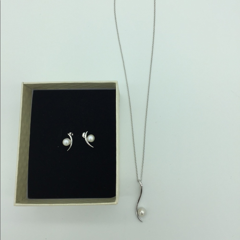 Sterling Silver 925 Pearl Necklace + earrings